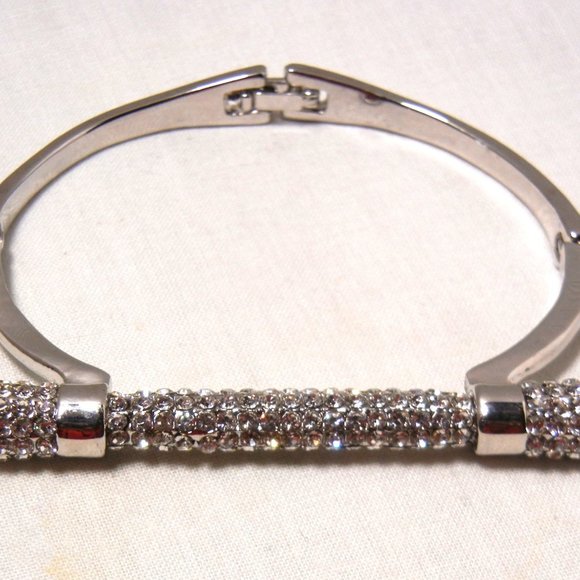 Womens Silver Cuff Bar with Crystals Bracelet  NEW W/O TAGS - Picture 1 of 8